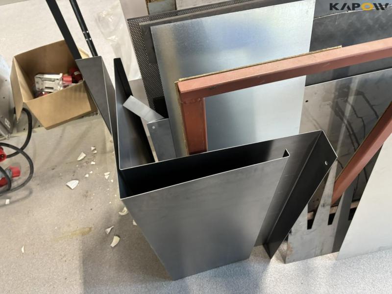 Record rack with contents 9