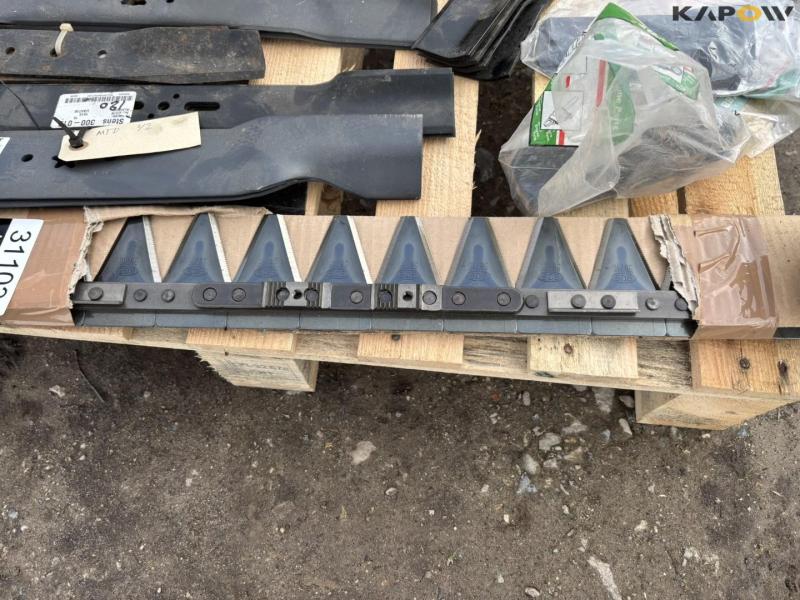 Lawnmower blades 13