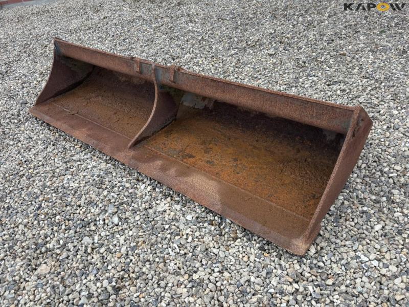 Planer bucket 180cm without a hitch 1