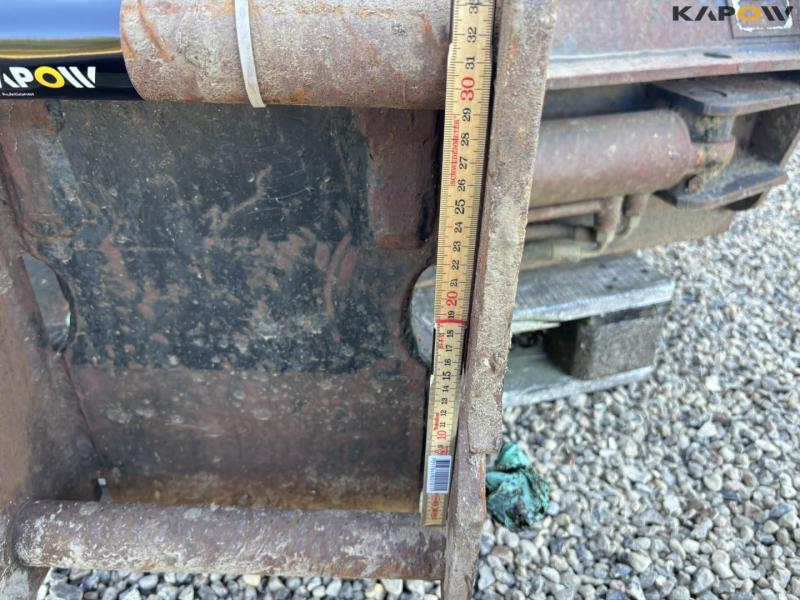 Grader bucket with Hydrema hitch 11