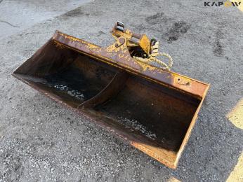 Grader bucket with Hydrema hitch