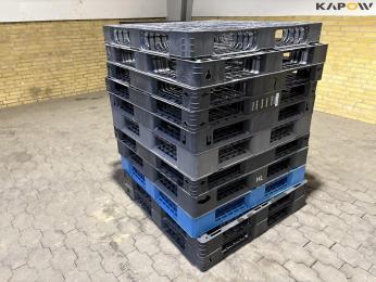 Plastic pallets - 11pcs