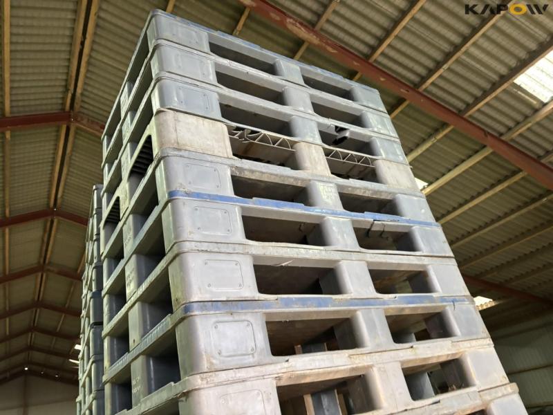 Plastic pallets 16