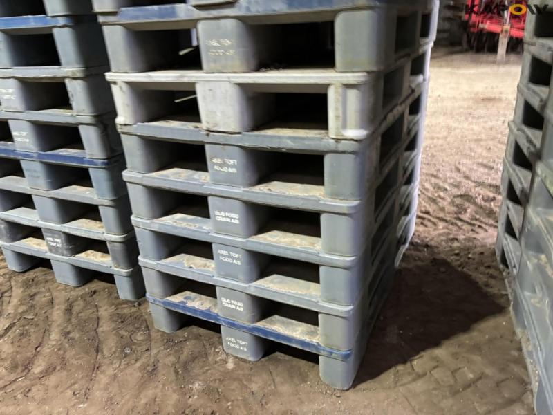 Plastic pallets 17