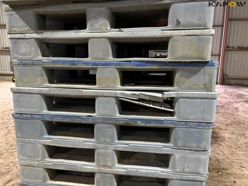 Plastic pallets 21