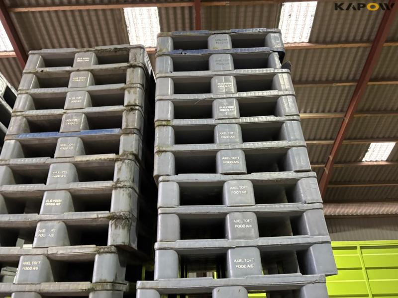 Plastic pallets 24