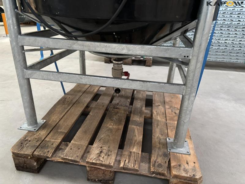 Plastic tank 1000 liters with agitator 10