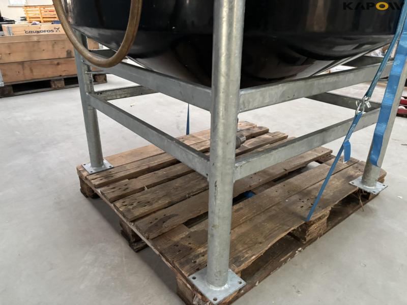 Plastic tank 1000 liters with agitator 16