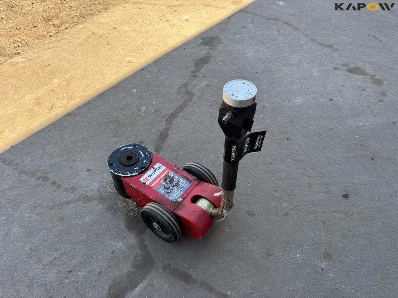 Pneumatic floor jack 30T/15T 5