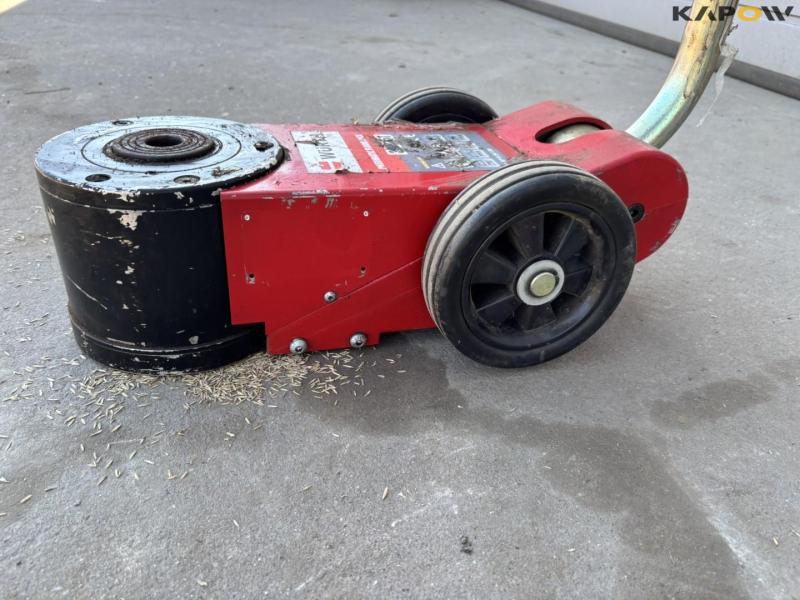 Pneumatic floor jack 30T/15T 9