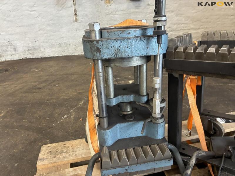 Hydraulic hose presses 12