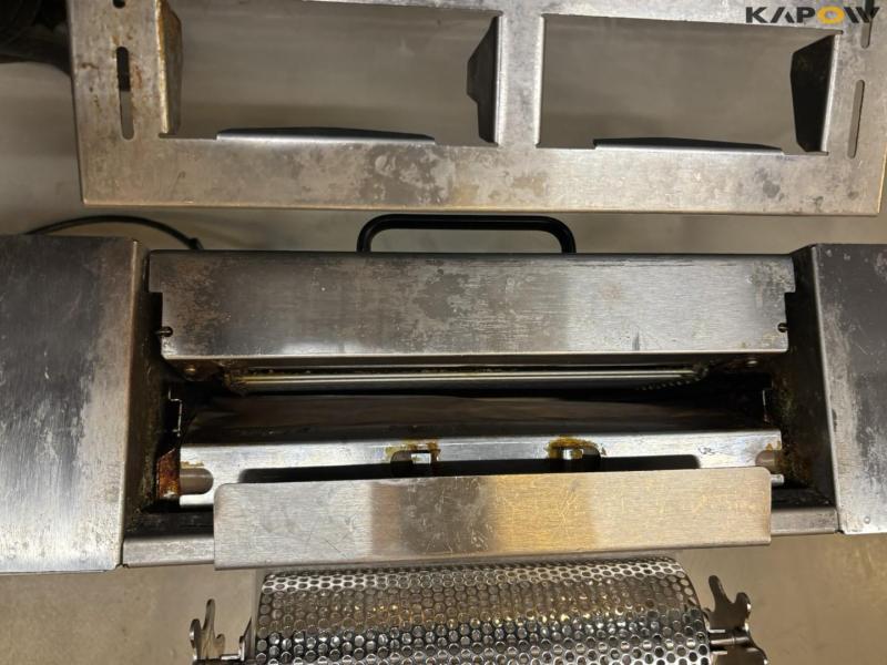 Prince Castle vertical contact toaster 27