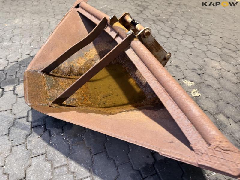 Profile bucket with Hydrema hitch 9