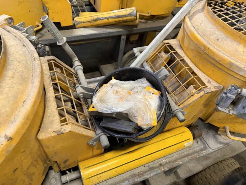 Putzmeister S5-EV pumps with forced agitator 17