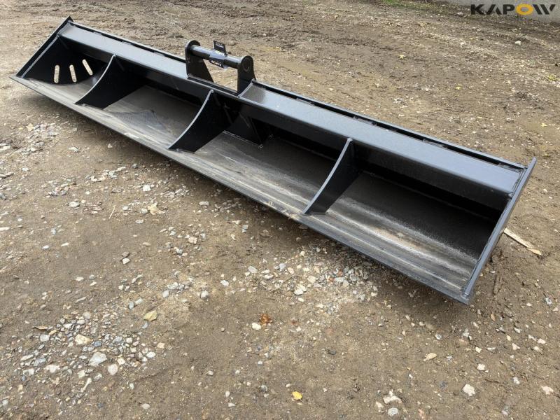 Compaction bucket 250cm with Hydrema hitch 1