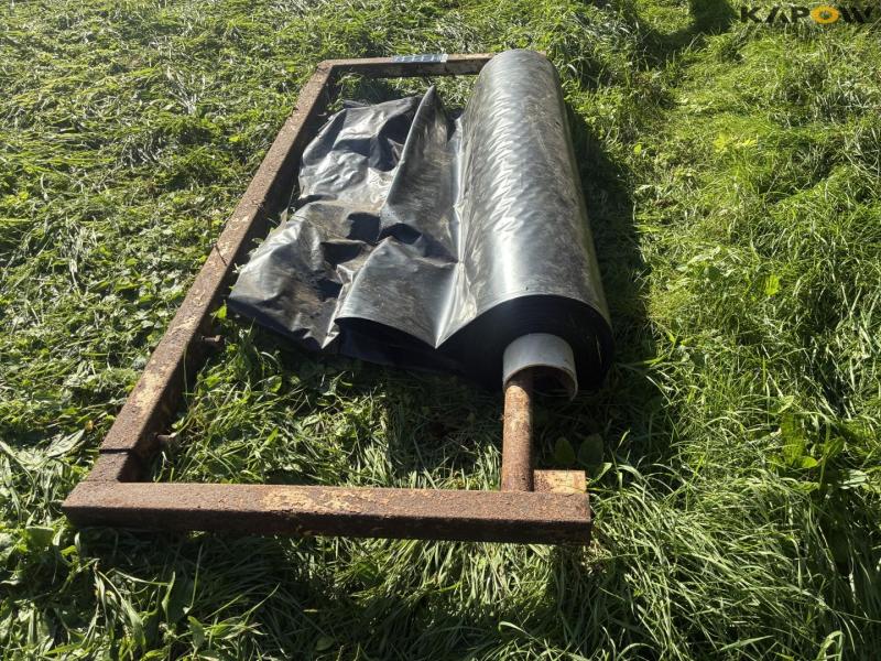 Frame with silo plastic 4