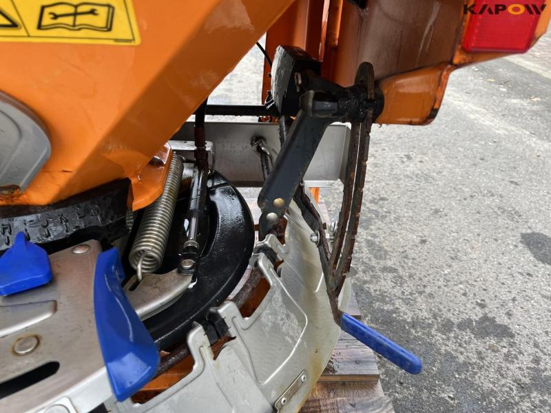 Rauch Axeo 18.1 salt spreader 15