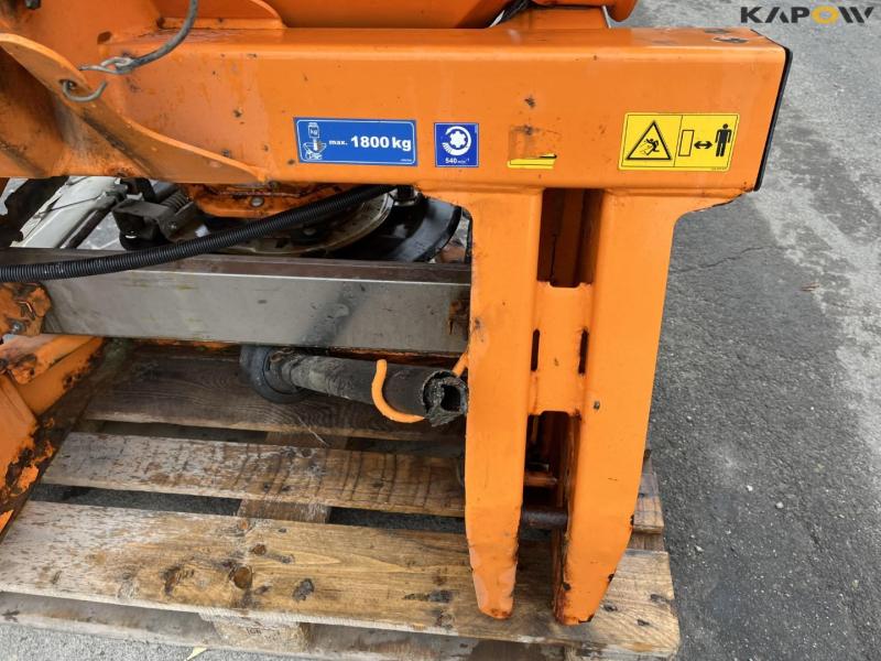Rauch Axeo 18.1 salt spreader 9