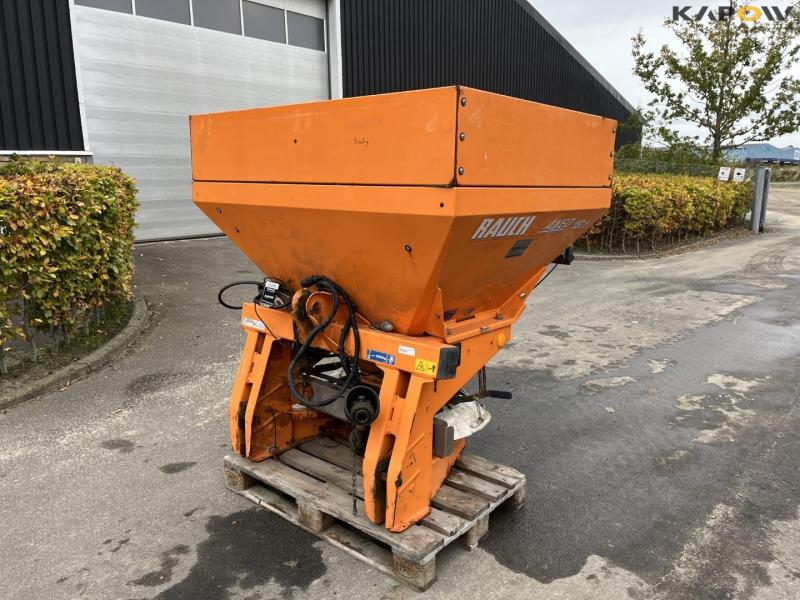 Rauch Axeo 18.1 salt spreader 1