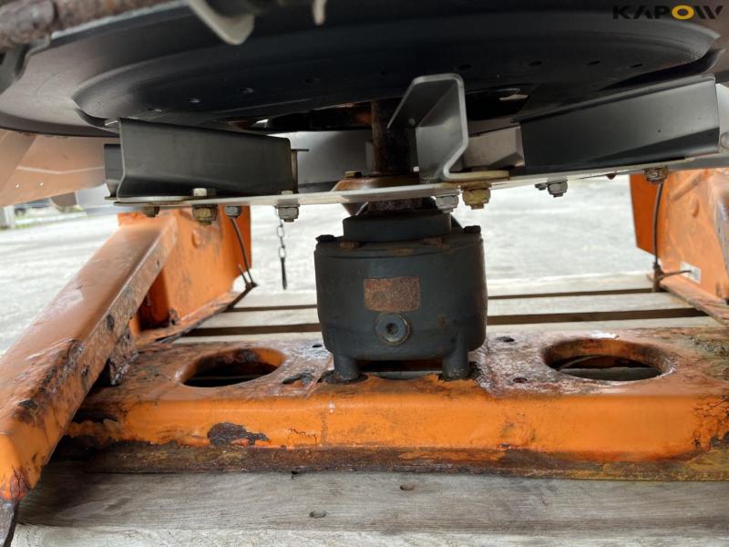 Rauch Axeo 18.1 salt spreader 17