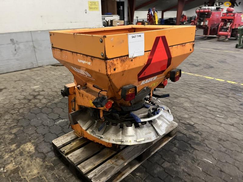 Rauch AXEO 2.1 salt spreader 3
