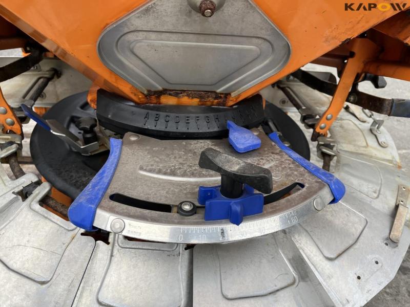 Rauch Axeo 6.1 salt spreader 9