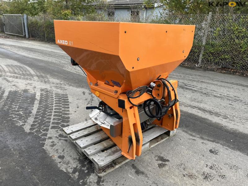 Rauch Axeo 6.1 salt spreader 3