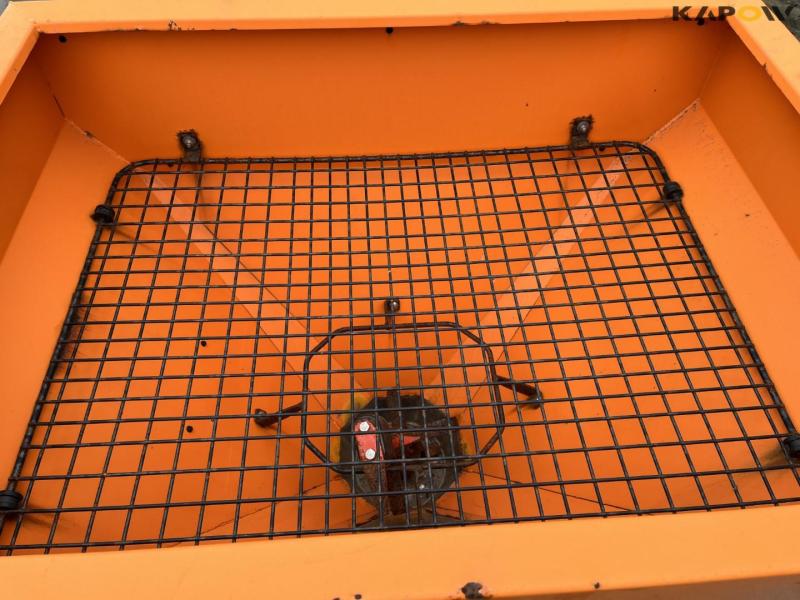 Rauch Axeo 6.1 salt spreader 17