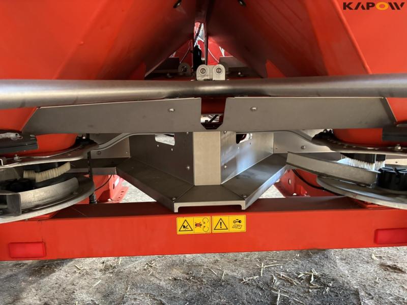 Rauch AXIS M 30.2 EMC fertilizer spreader 49