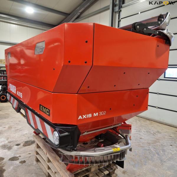 Rauch AXIS M 30.2 EMC-VSpro fertilizer spreader 1