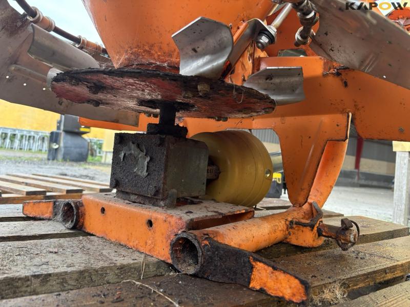 Rauch SA 121R Type 1 salt spreader 16