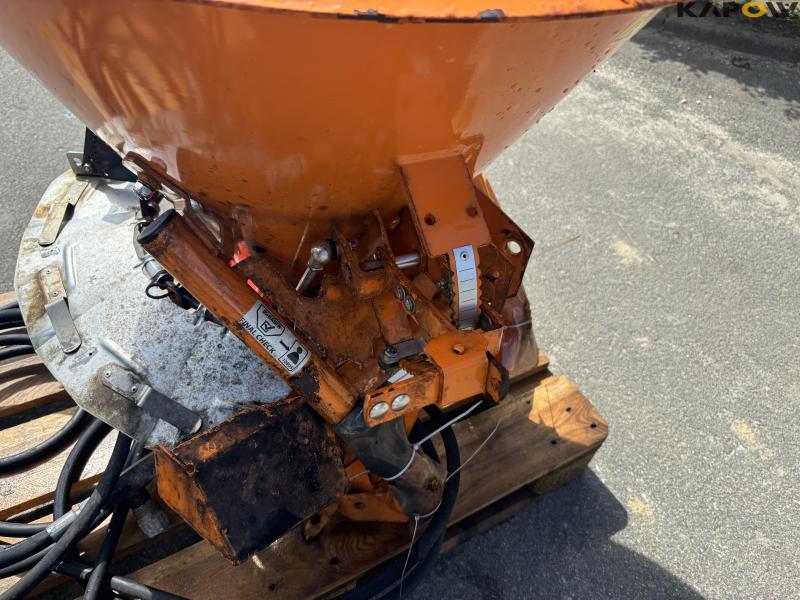 Rauch salt spreader 11