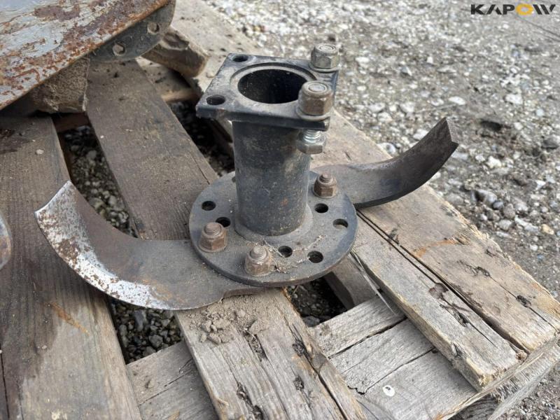 Tools for tool carrier 32