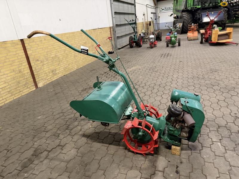 Tool carrier with spring cutter 4