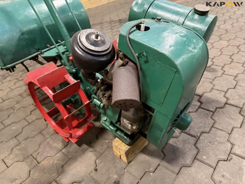 Tool carrier with spring cutter 12