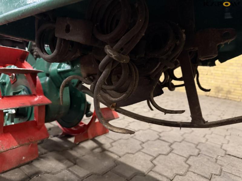 Tool carrier with spring cutter 22