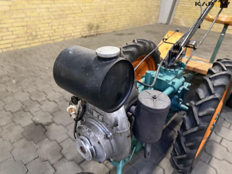 Tool carrier with trolley 11