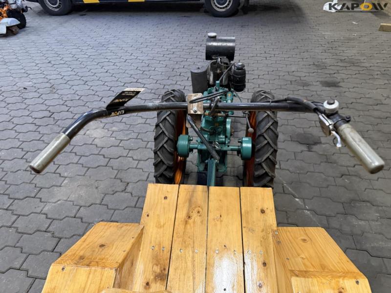 Tool carrier with trolley 22