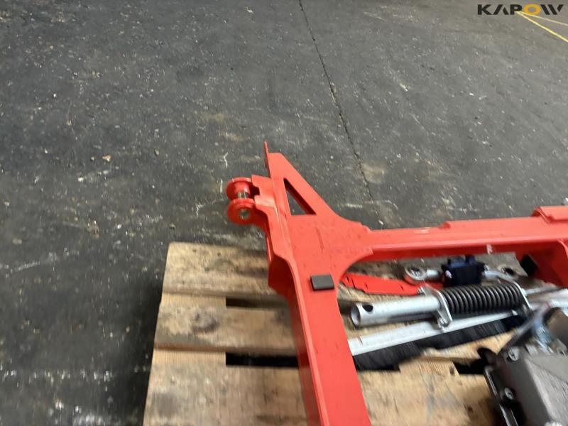 Implement frame with quick hitch 16