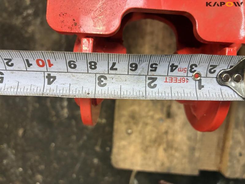 Implement frame with quick hitch 35