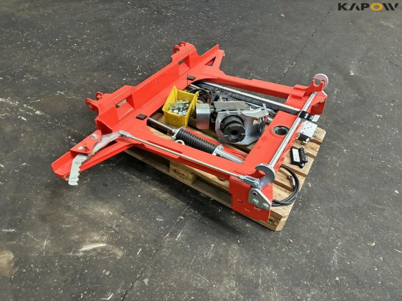 Implement frame with quick hitch 3