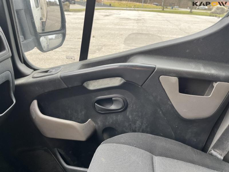 Renault Master van 31