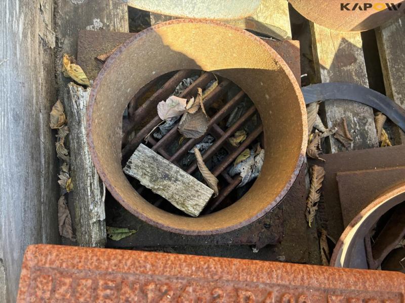 Gully drain components and flushing chambers 31