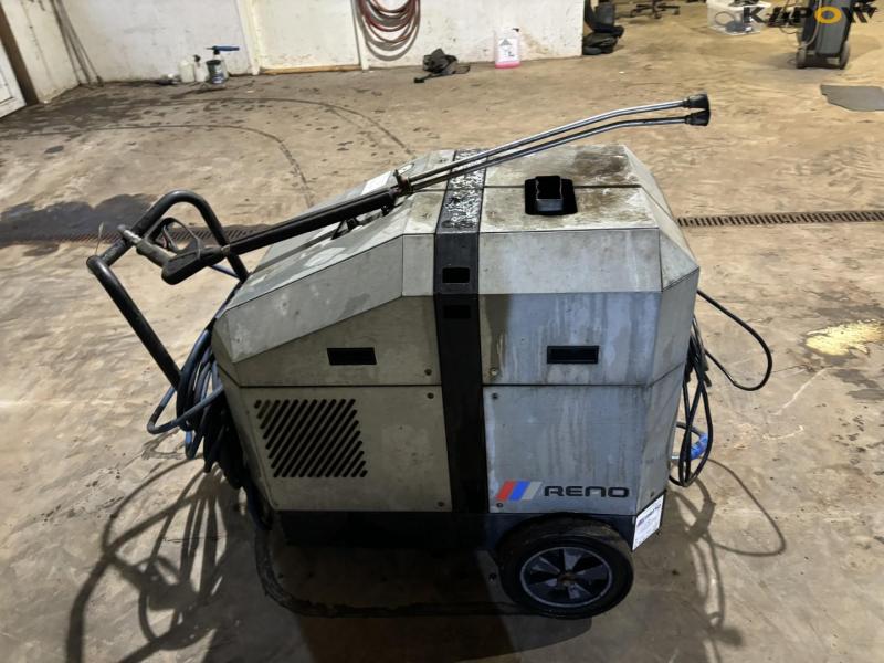 Reno hot water cleaner 4