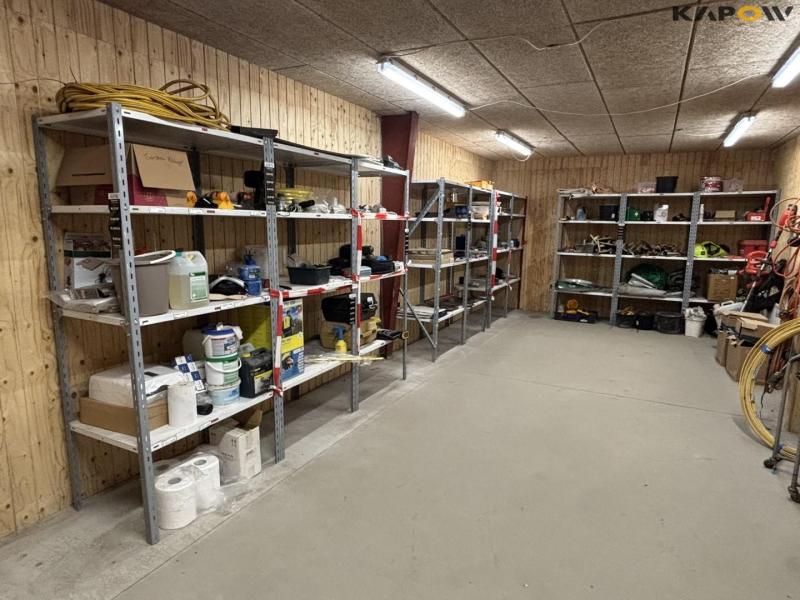 Shelves - empty 1