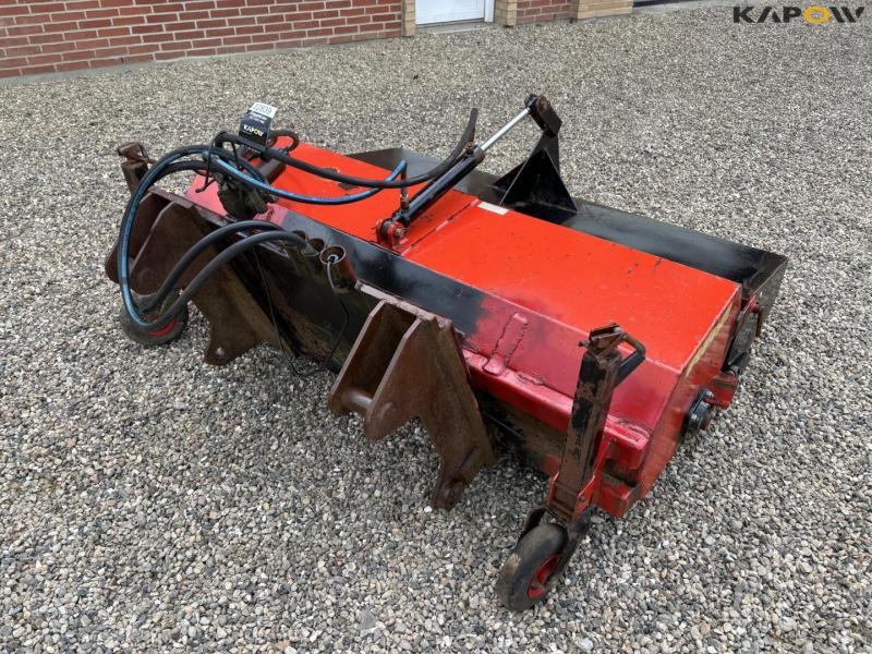 RHM FM1800 sweeper with collector 1