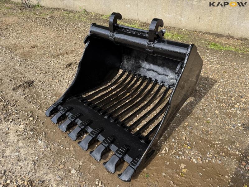 Skeleton bucket with Beco hitch 1