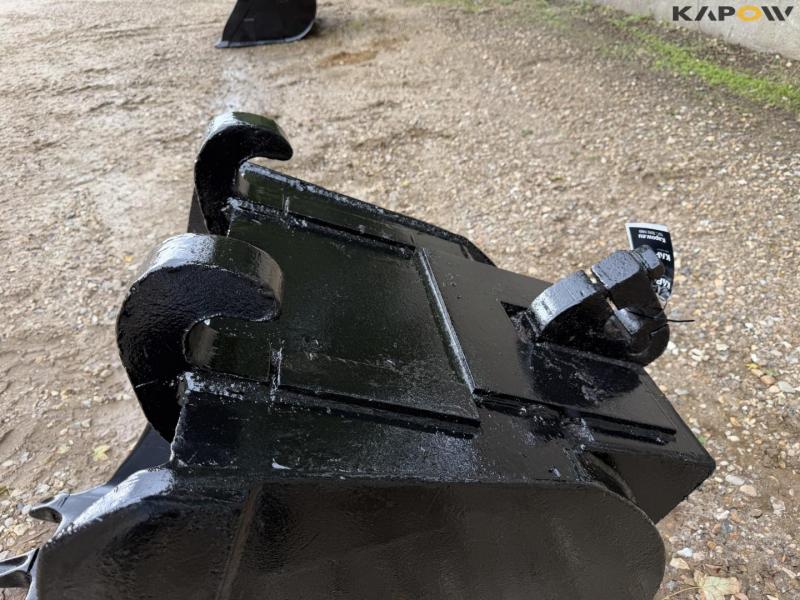 Screening bucket with Beco hitch 9
