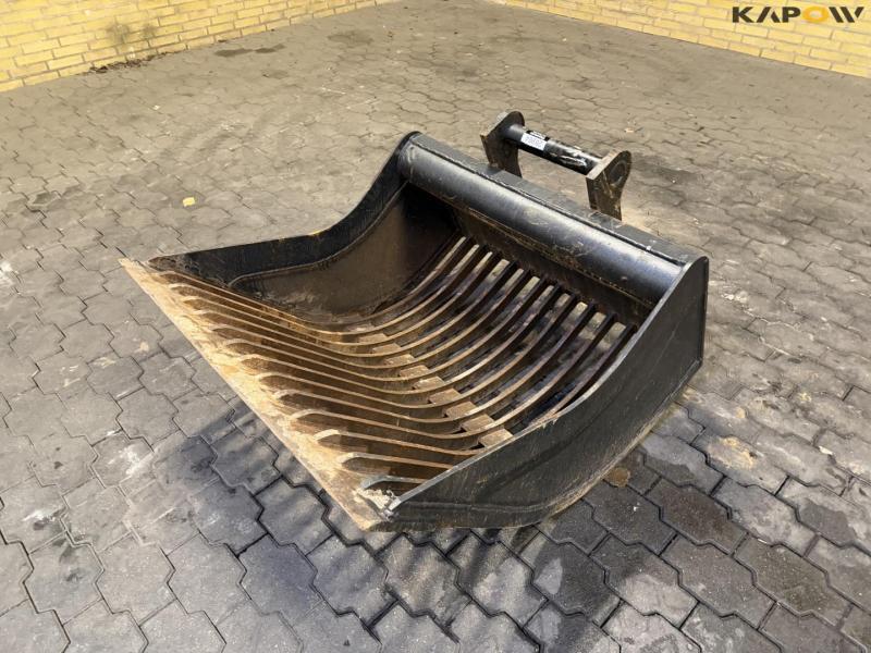 Shaker bucket with S60 hitch