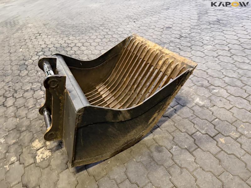 Shaker bucket with S60 hitch 5